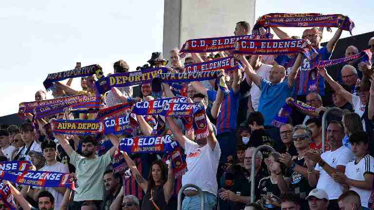 Eldense Fans Transform Stadium Debut into Jaw-Dropping Spectacle – You Won't Believe the Atmosphere!