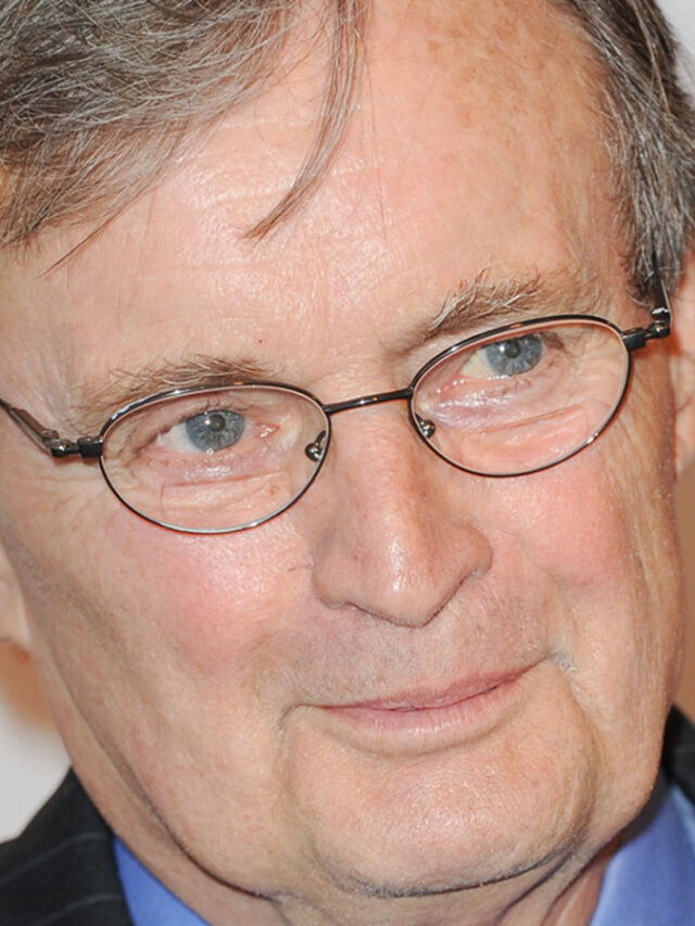 Remembering Hollywood Icon David McCallum: From Teen Heartthrob to TV Legend!